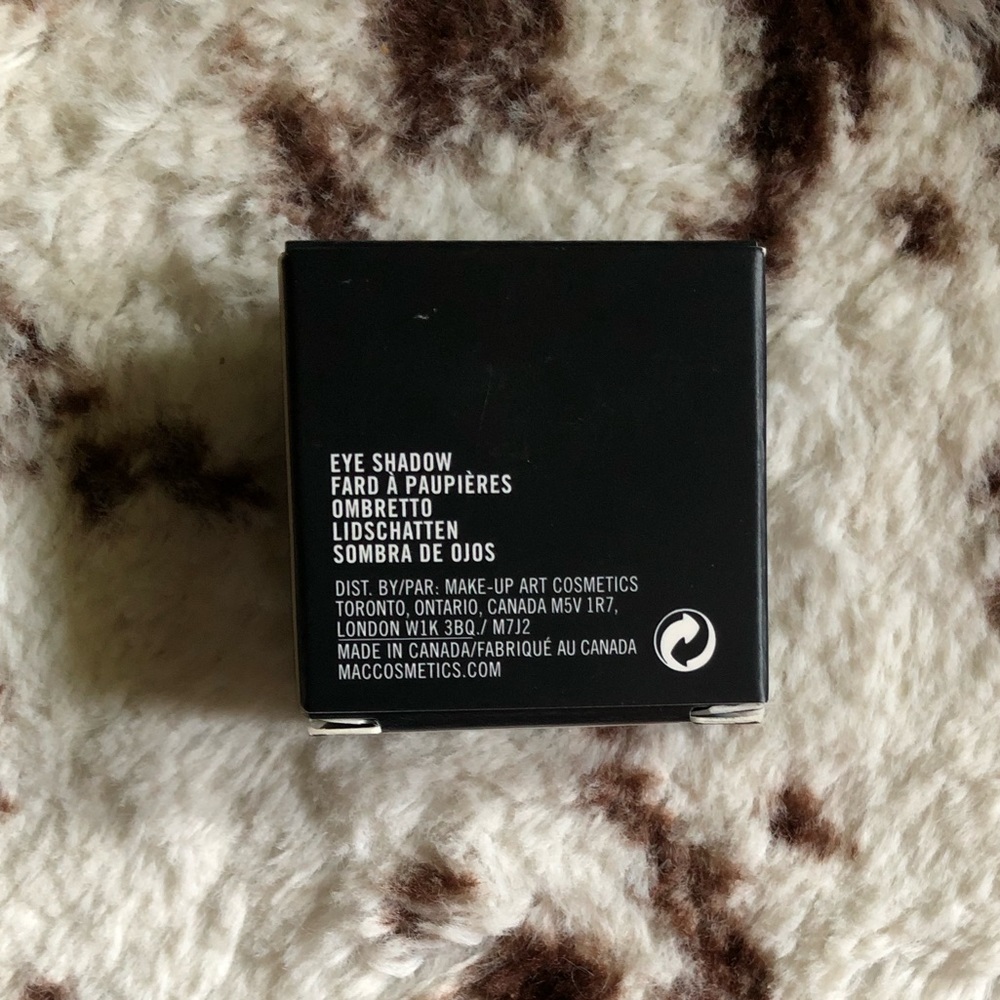 DISCONTINUED MAC Eye Shadow // Romping - Picture 2 of 5